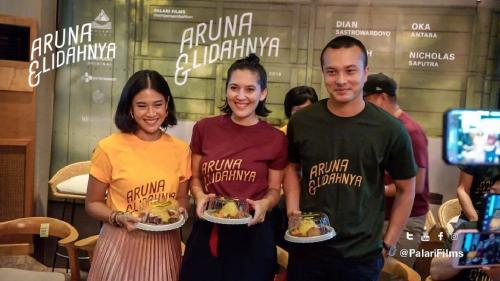 Dian Sastrowardoyo dan Nicholas Saputra Reuni di Film Aruna &amp; Lidahnya